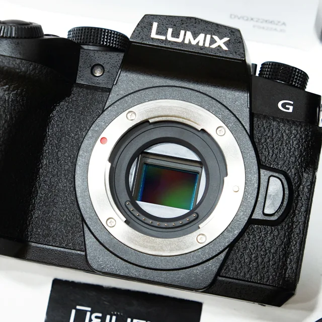 Lumix G90